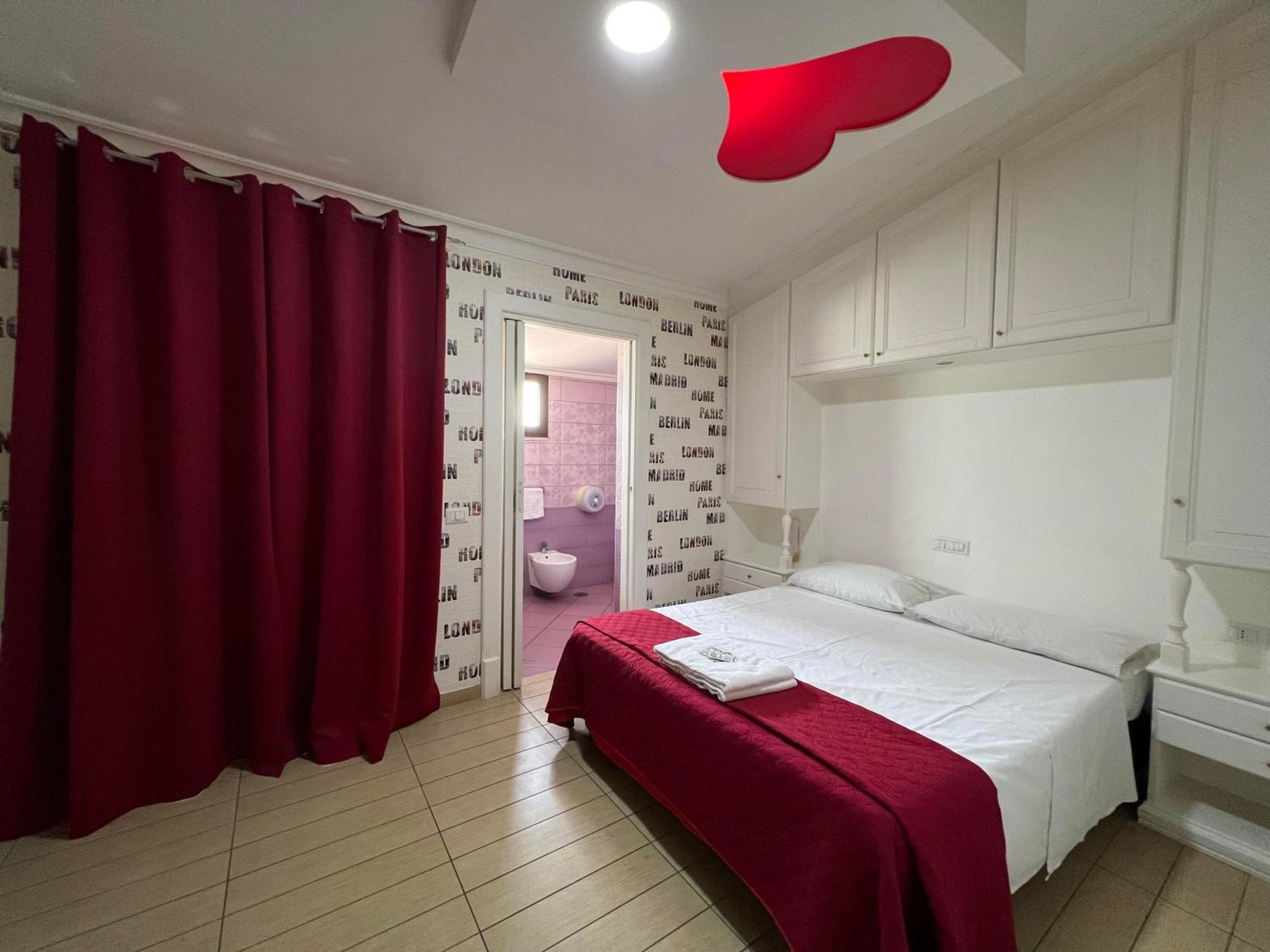 Hotel Tiffany Varcaturo Extérieur photo