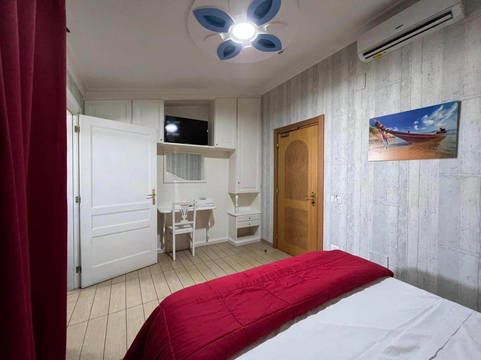 Hotel Tiffany Varcaturo Extérieur photo