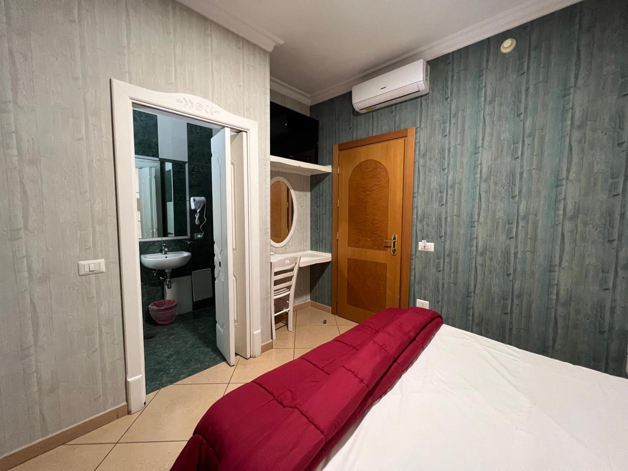 Hotel Tiffany Varcaturo Extérieur photo