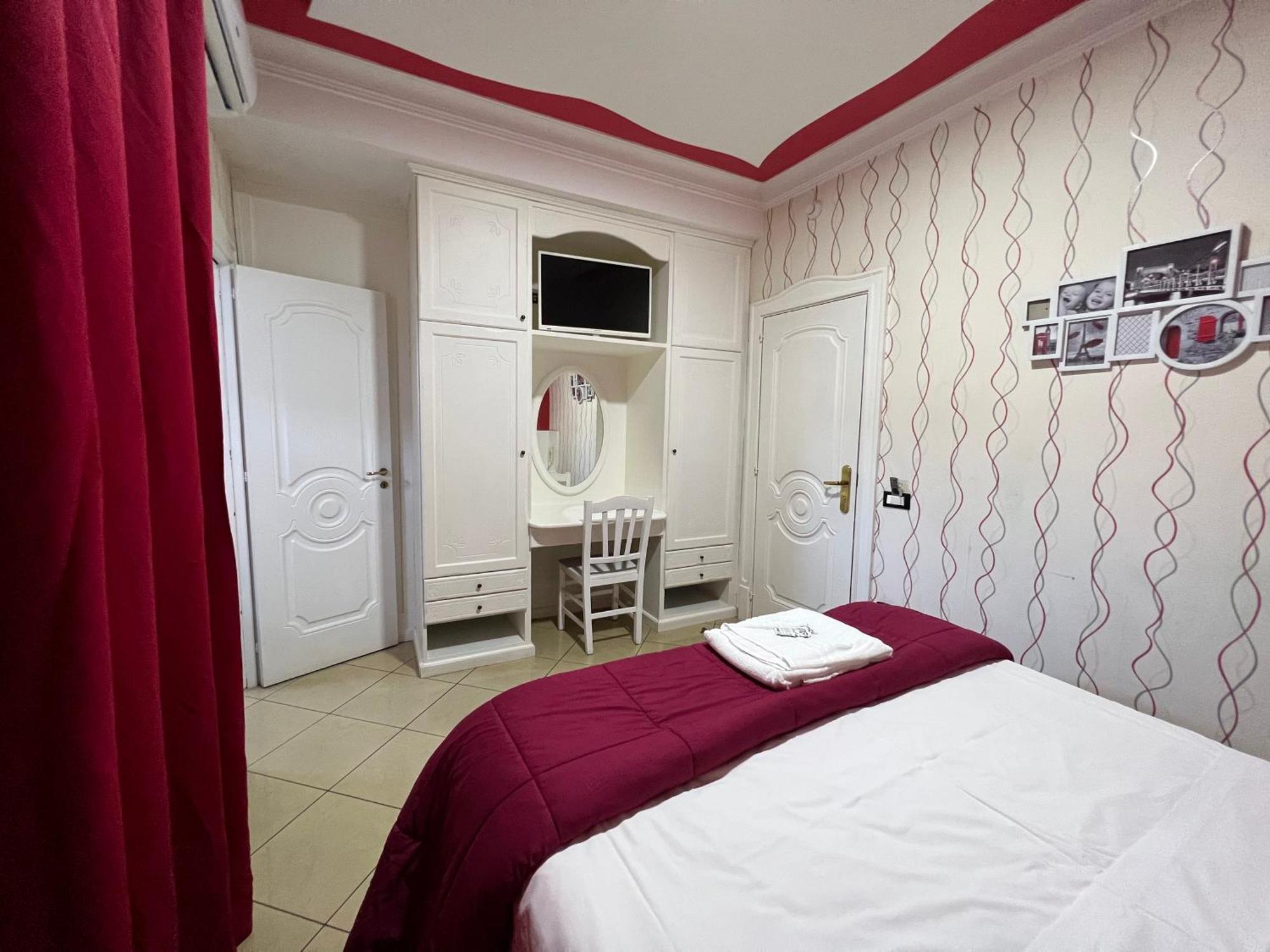 Hotel Tiffany Varcaturo Extérieur photo