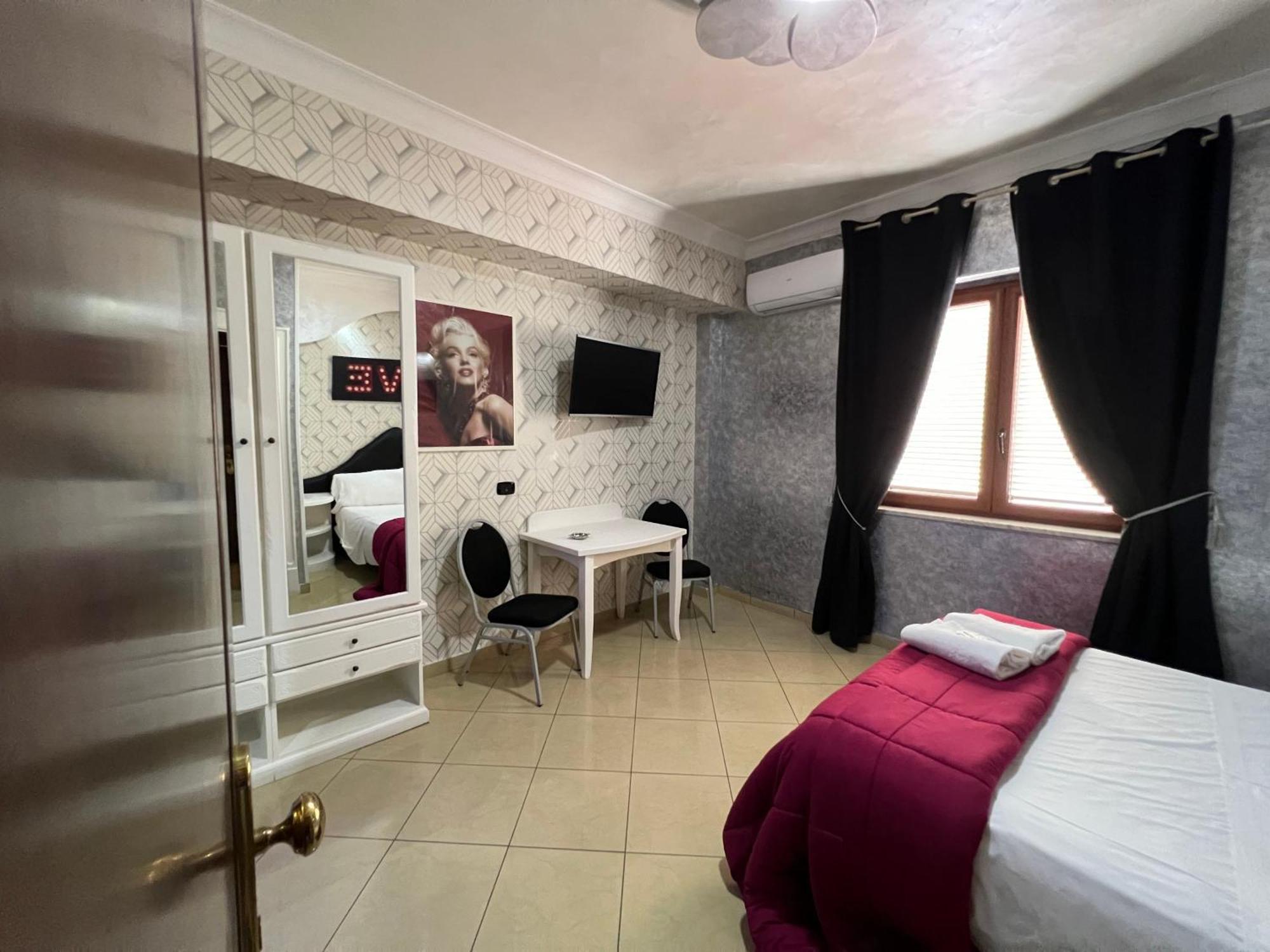 Hotel Tiffany Varcaturo Extérieur photo