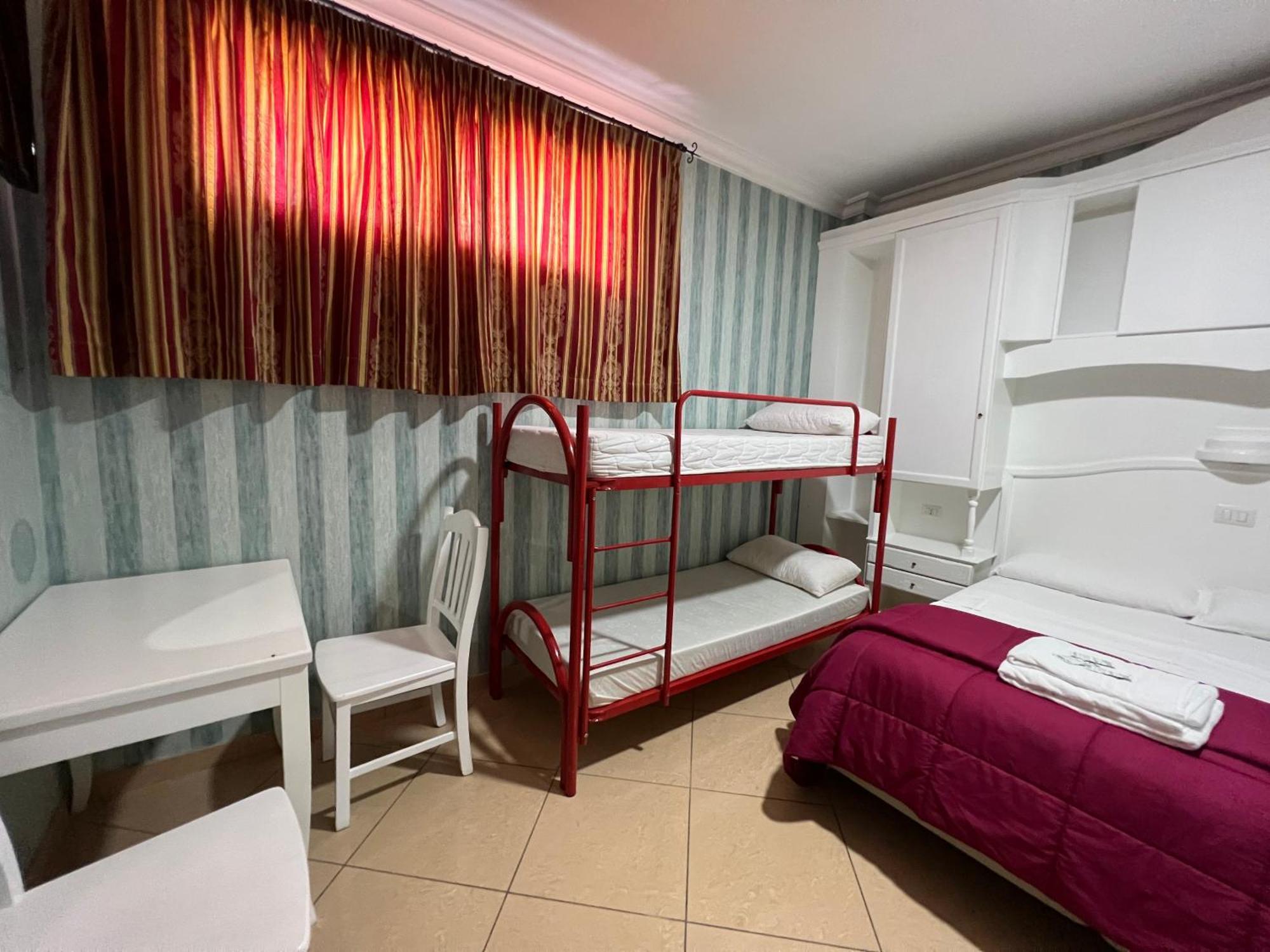 Hotel Tiffany Varcaturo Extérieur photo