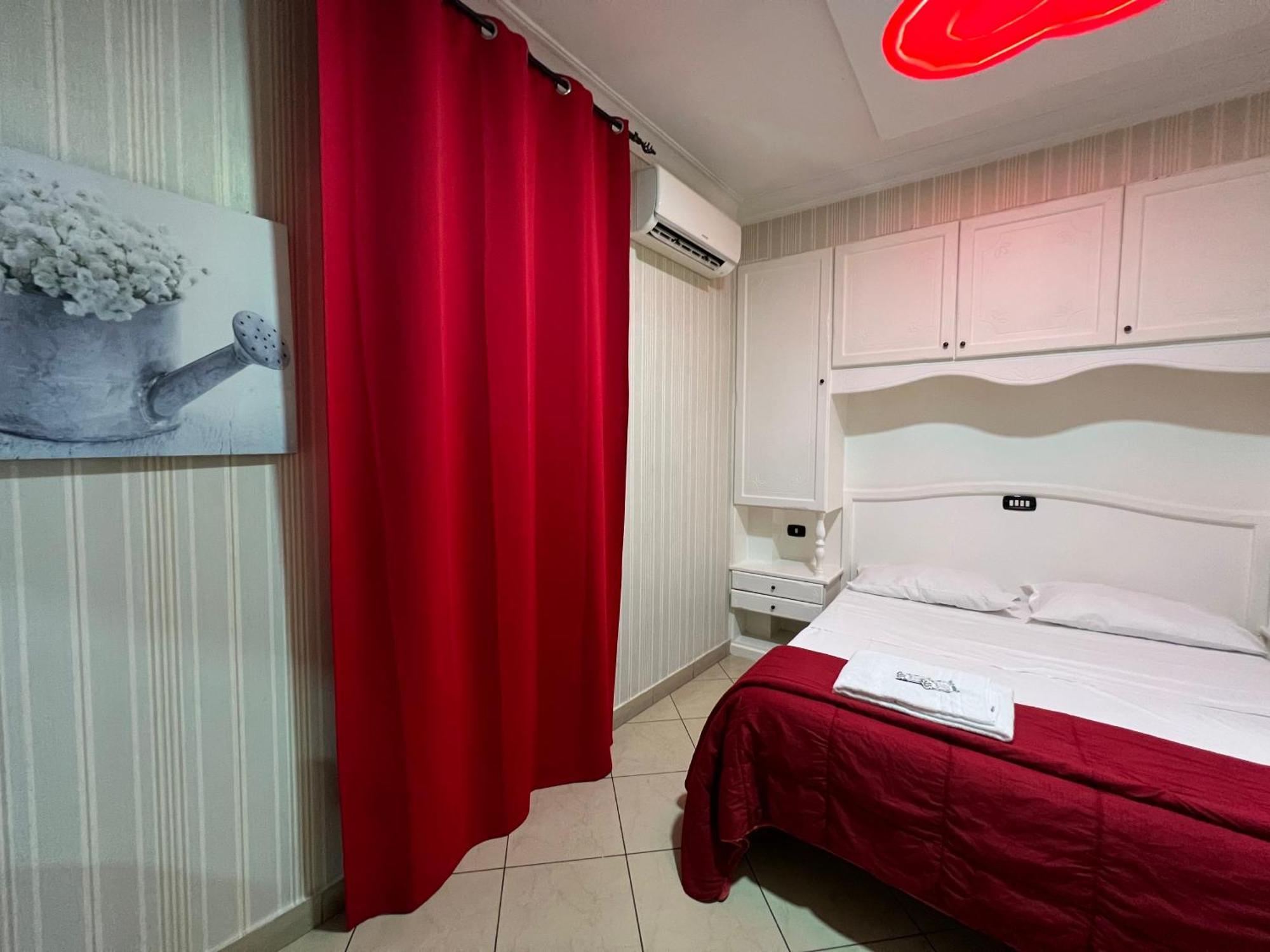 Hotel Tiffany Varcaturo Extérieur photo