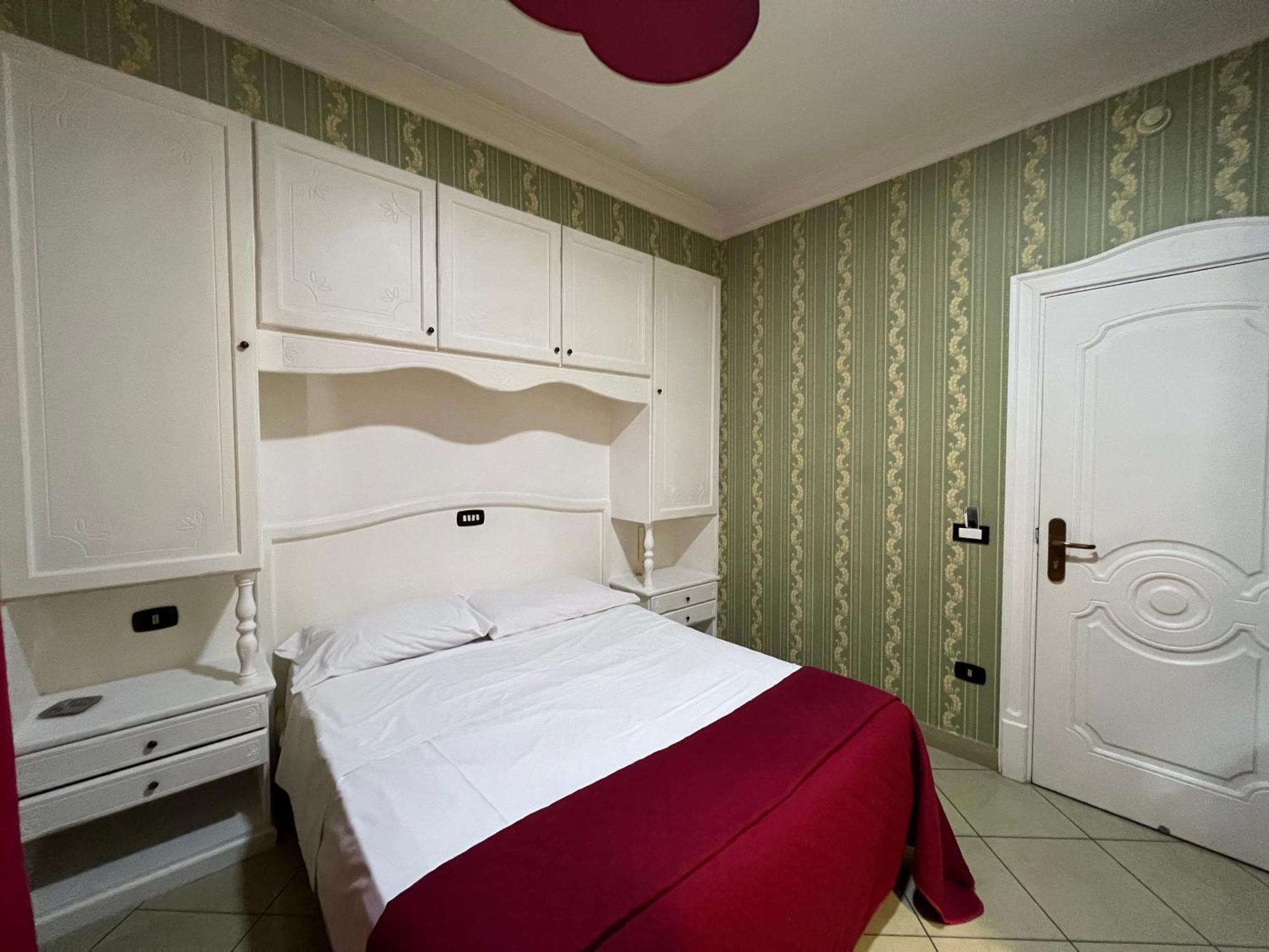 Hotel Tiffany Varcaturo Extérieur photo