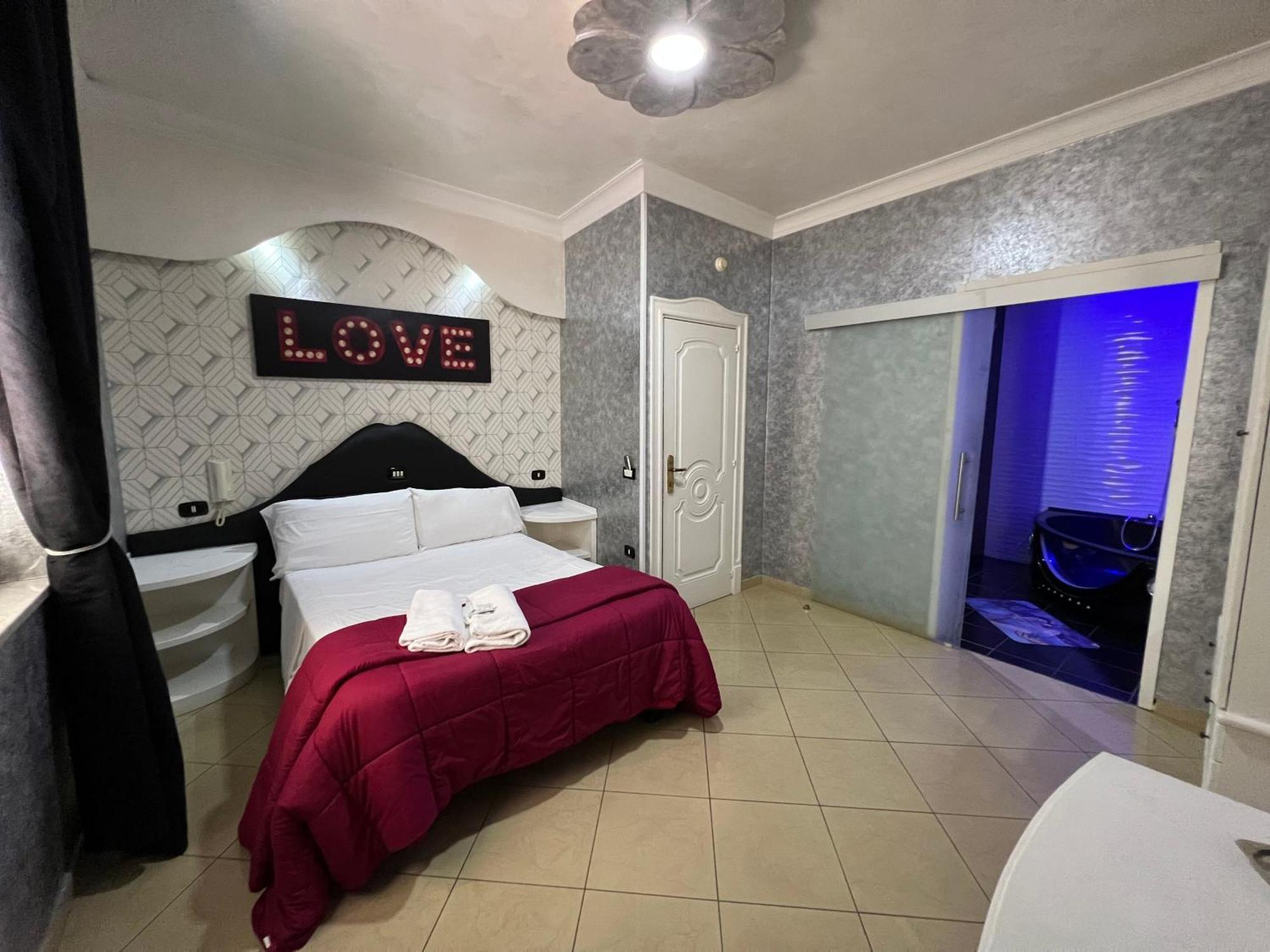 Hotel Tiffany Varcaturo Extérieur photo