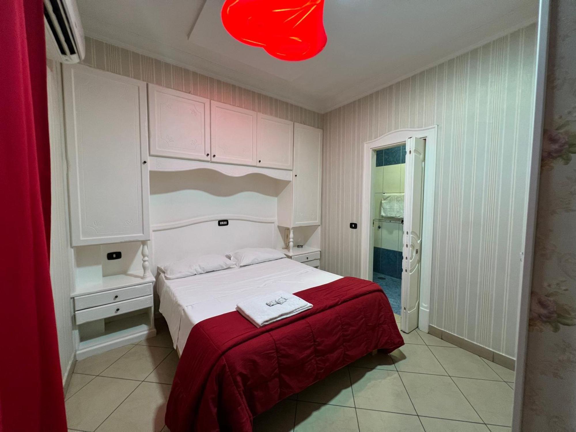 Hotel Tiffany Varcaturo Extérieur photo